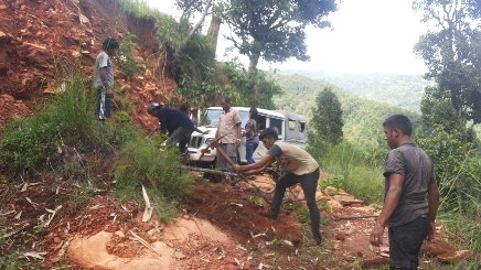 Ausbesserung der Strasse Harpan - Pokhara