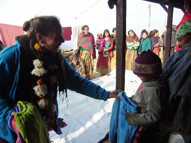 warme Kleidung für die Kinder von Paam (bei Gorkha)